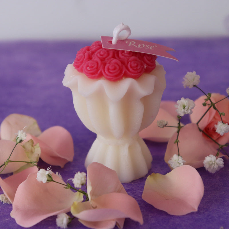 Scented candle depicting a bouquet of roses