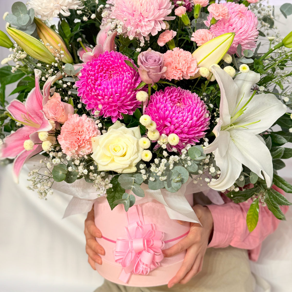 Grande size Roses, chrysanthemums and lilies in a pink flower arrangement
