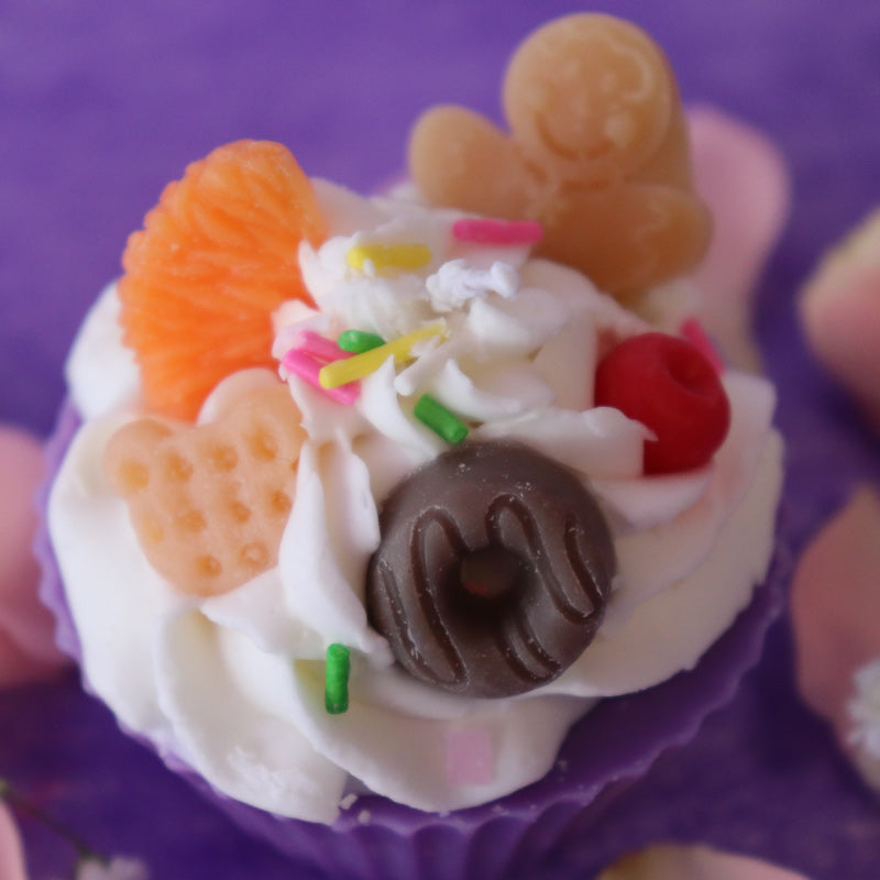 Fun cupcake candle with orange blossom scent 
