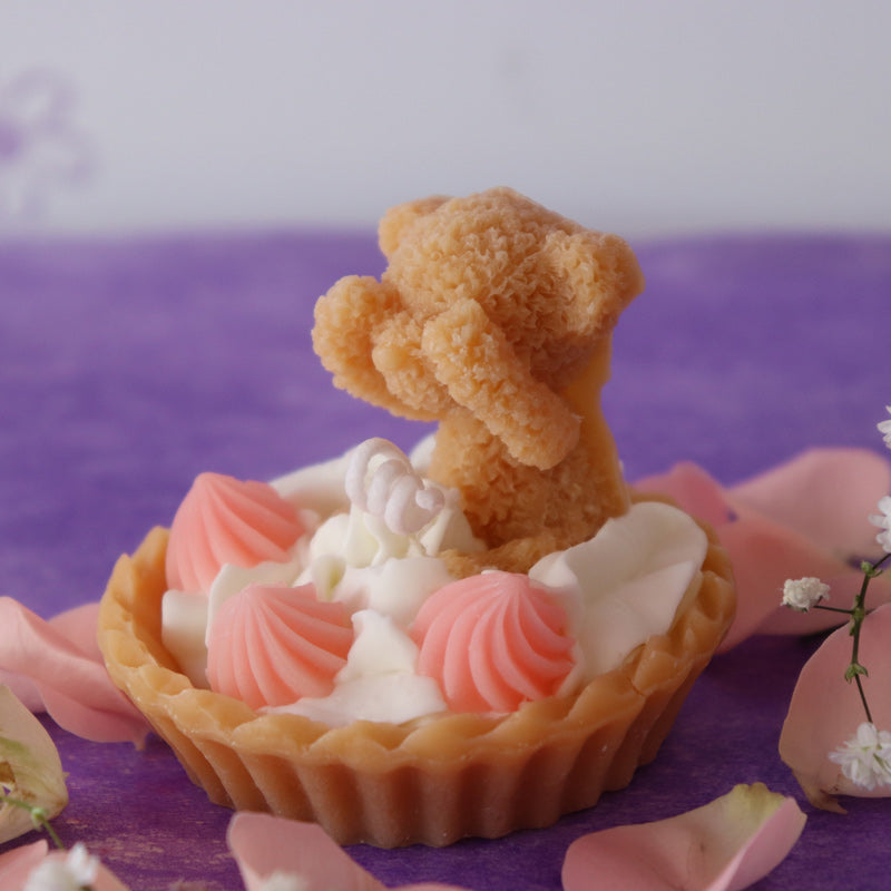 Teddy in a pie candle - pink